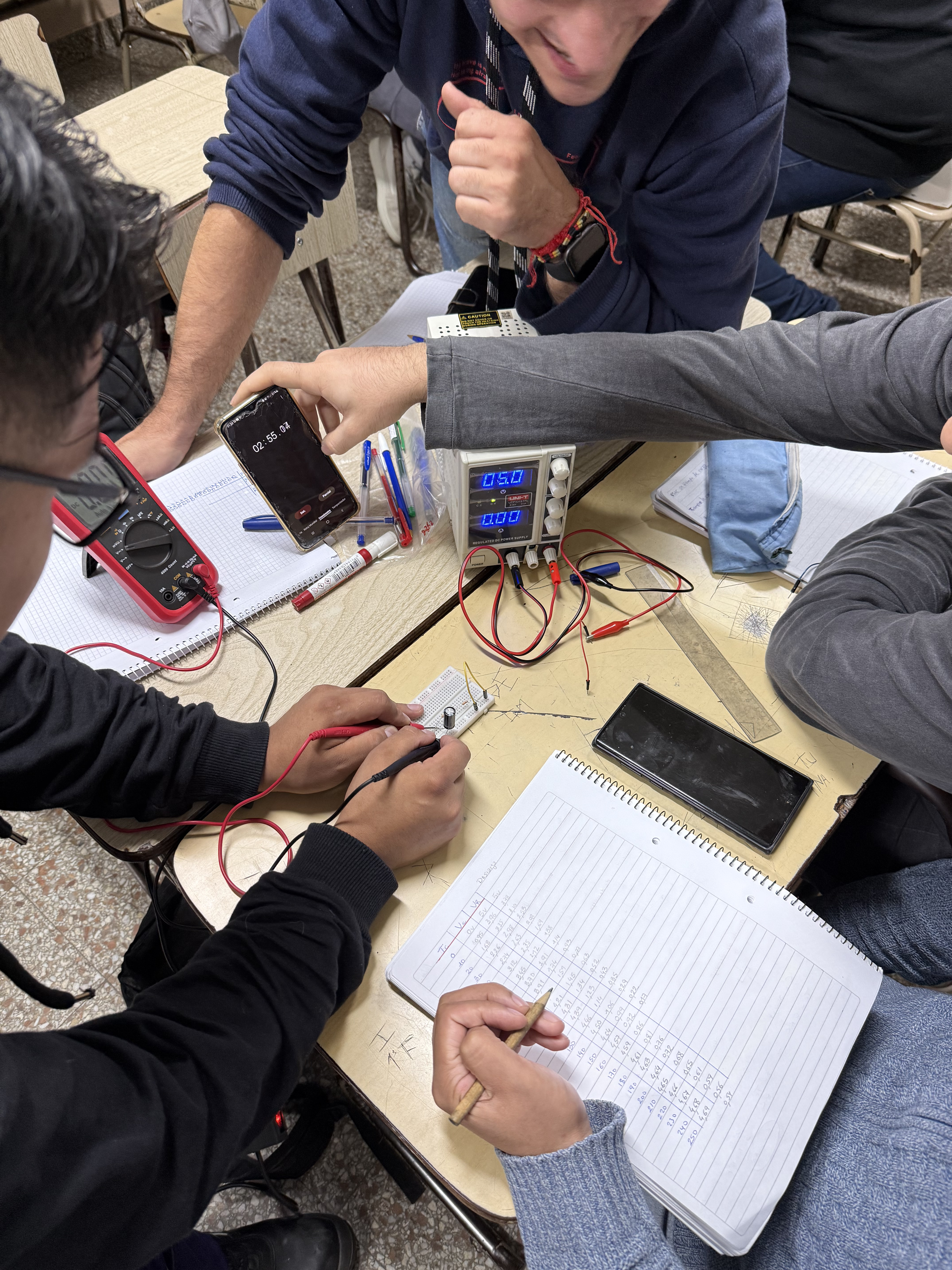 Descarga de Capacitores Electrolíticos